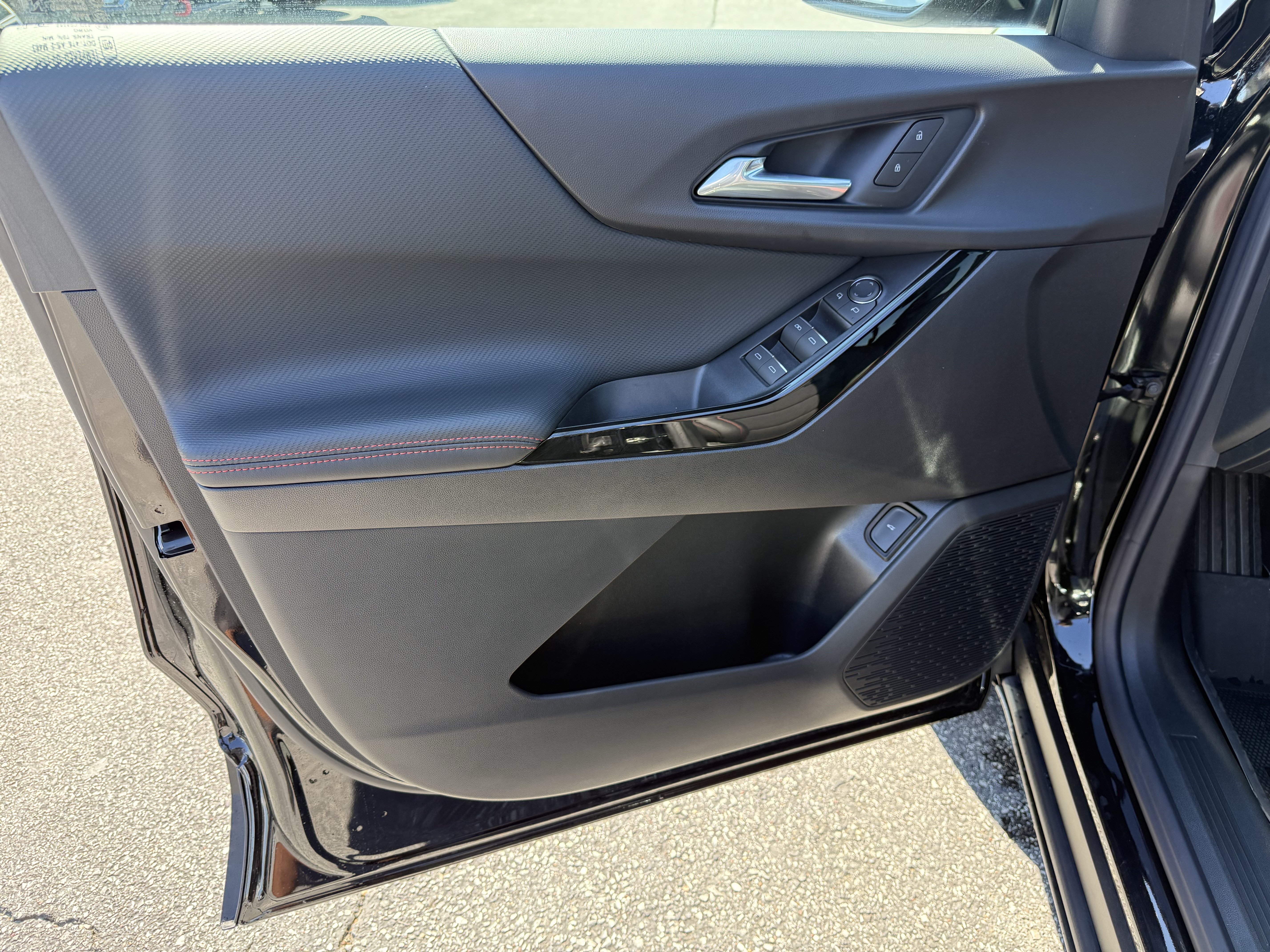 New 2027 Chevrolet Equinox RS w/ LPO, Floor Liner Package FWD image 14