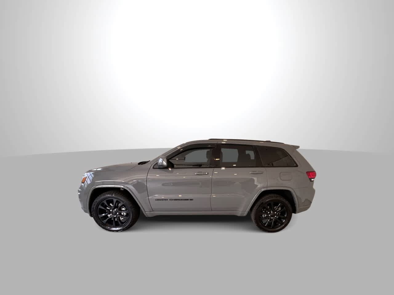 Used 2022 Jeep Grand Cherokee Laredo X AWD/4WD image 5