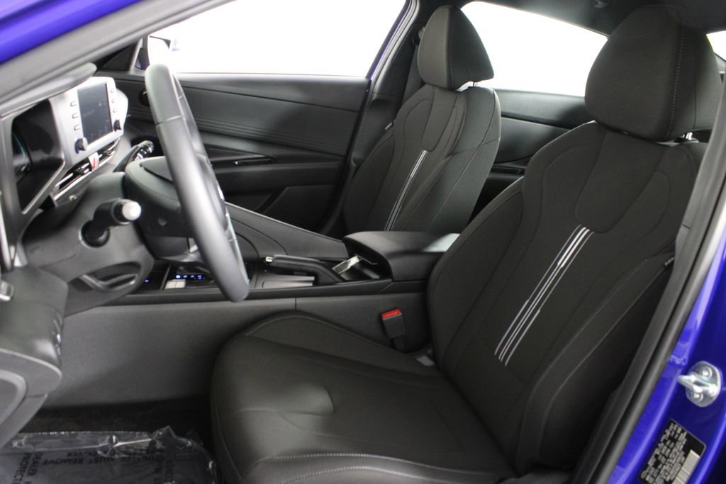Certified 2025 Hyundai Elantra Sport image 20
