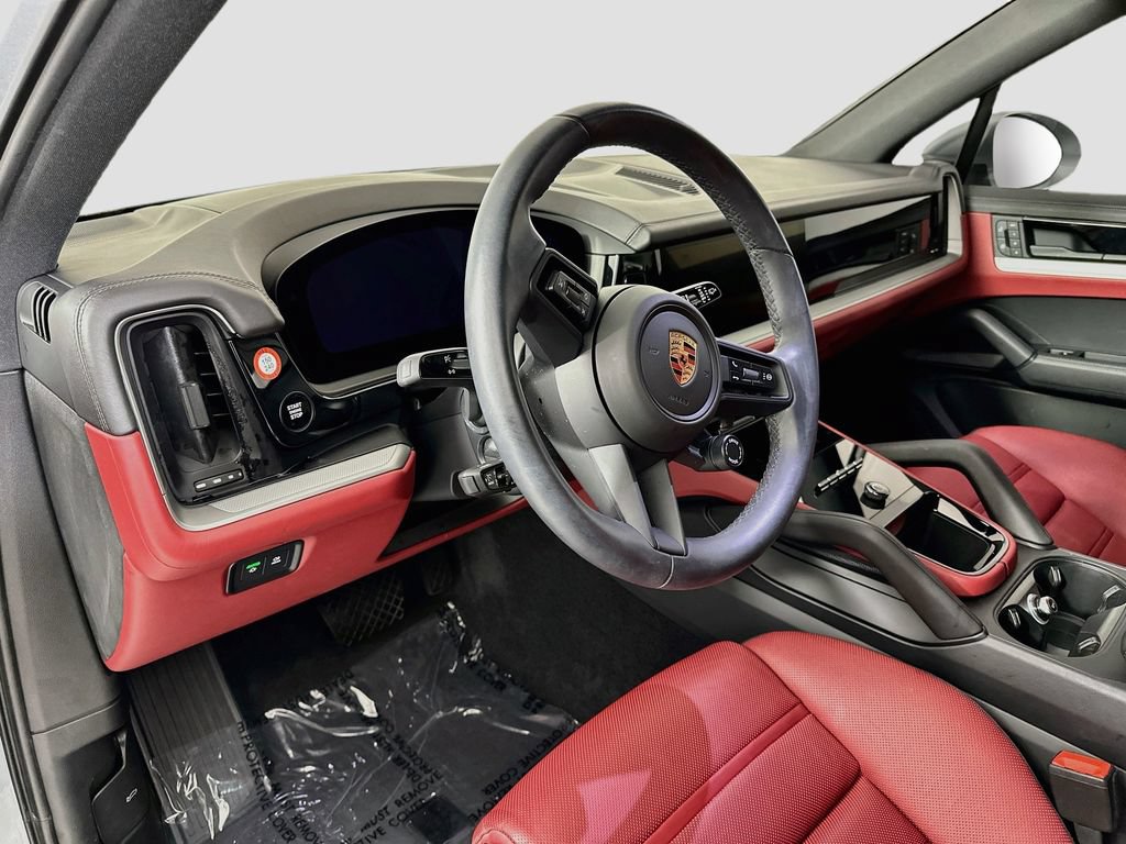 Certified 2024 Porsche Cayenne AWD/4WD image 4