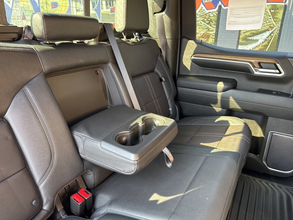 Used 2022 Chevrolet Silverado 1500 High Country w/ Technology Package AWD/4WD image 17
