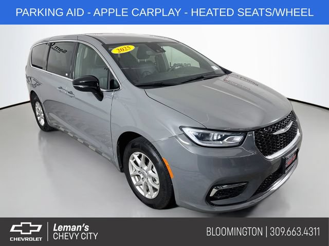 Used 2025 Chrysler Pacifica Select