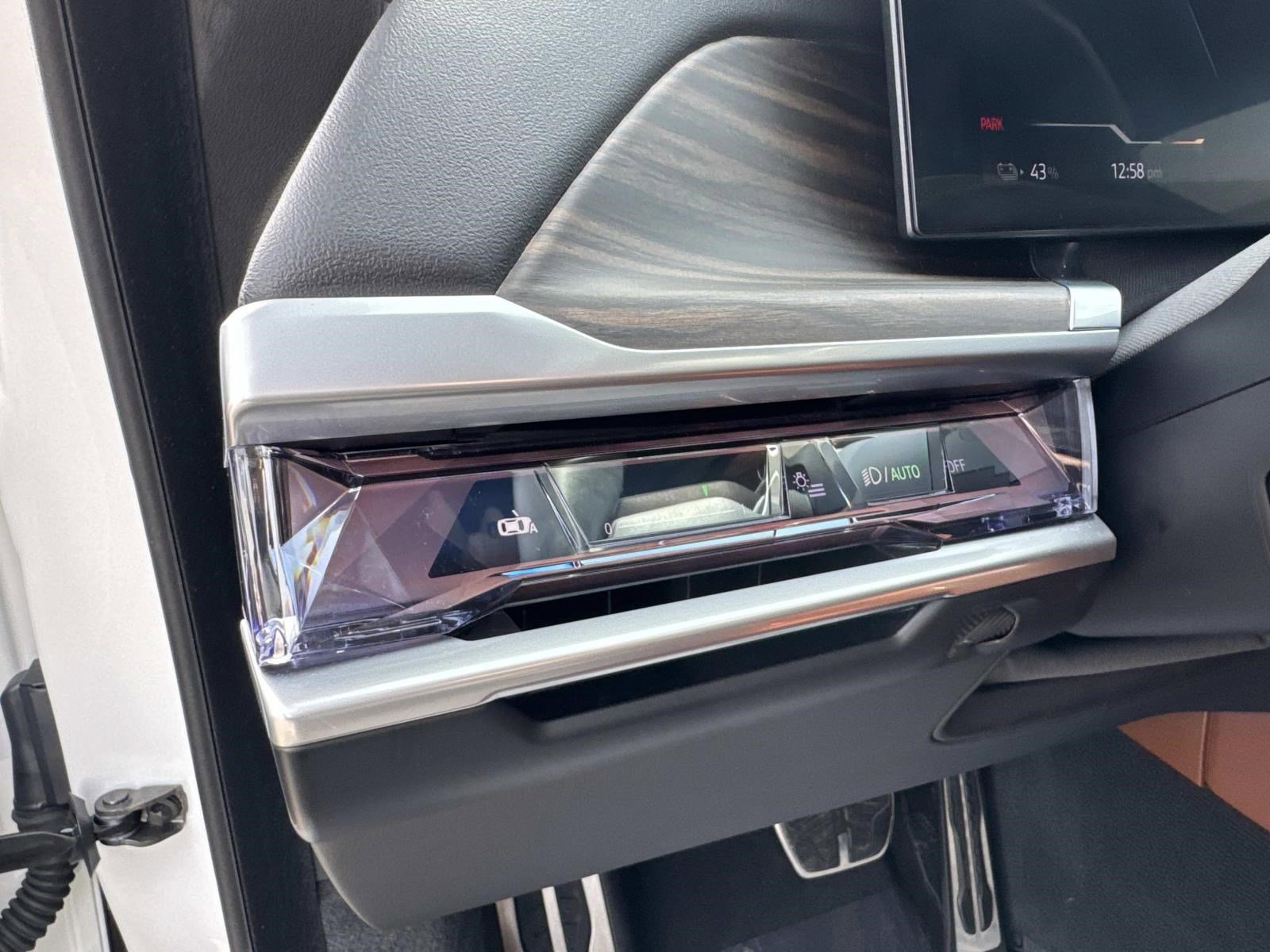 Certified 2024 BMW i7 xDrive60 w/ Executive Package image 33