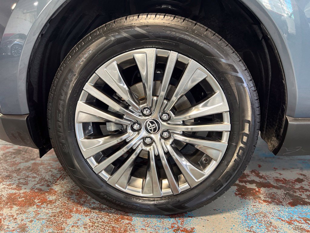 Certified 2024 Toyota Venza Limited AWD/4WD image 9