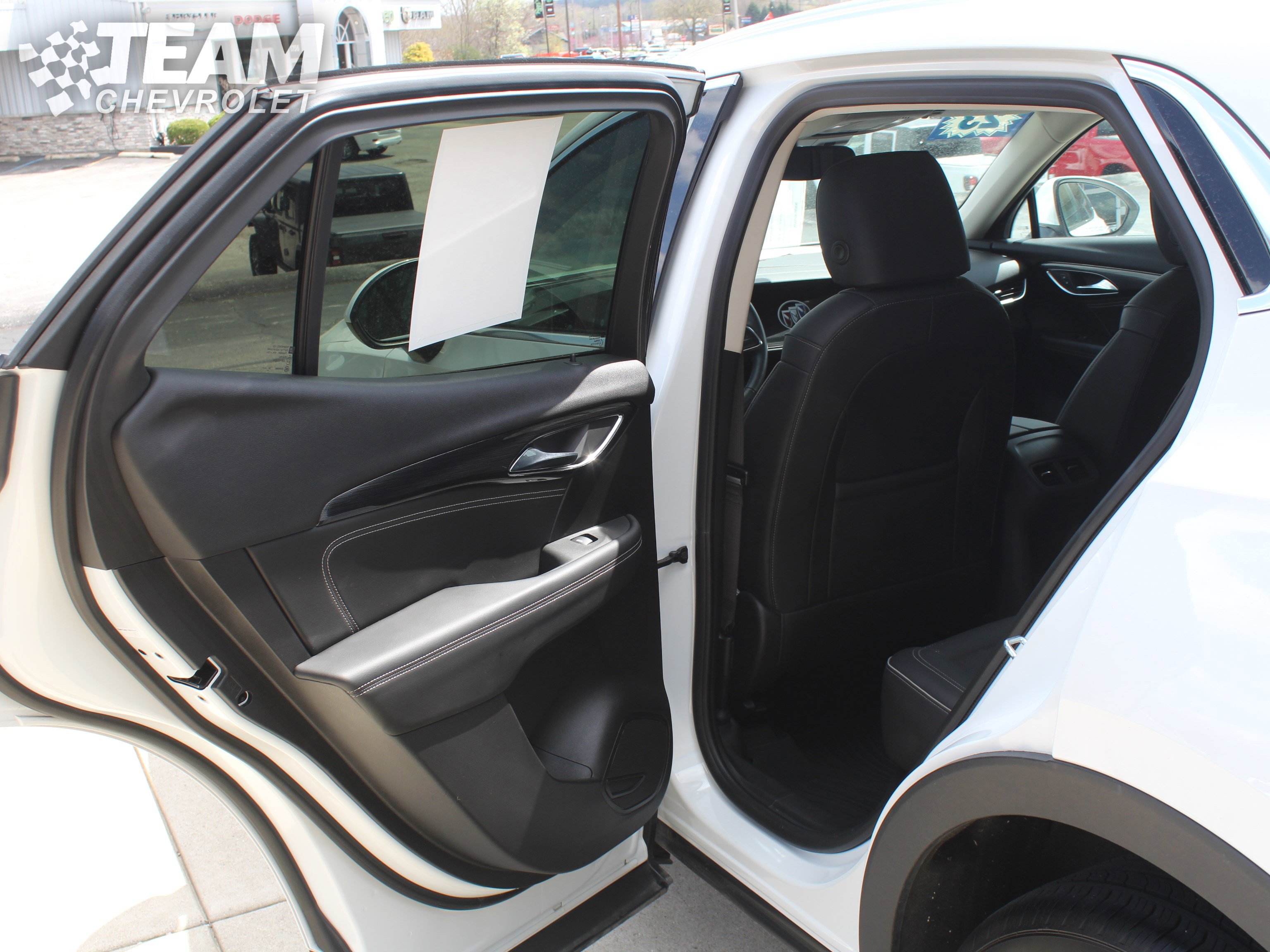 Used 2023 Buick Envision Essence image 19