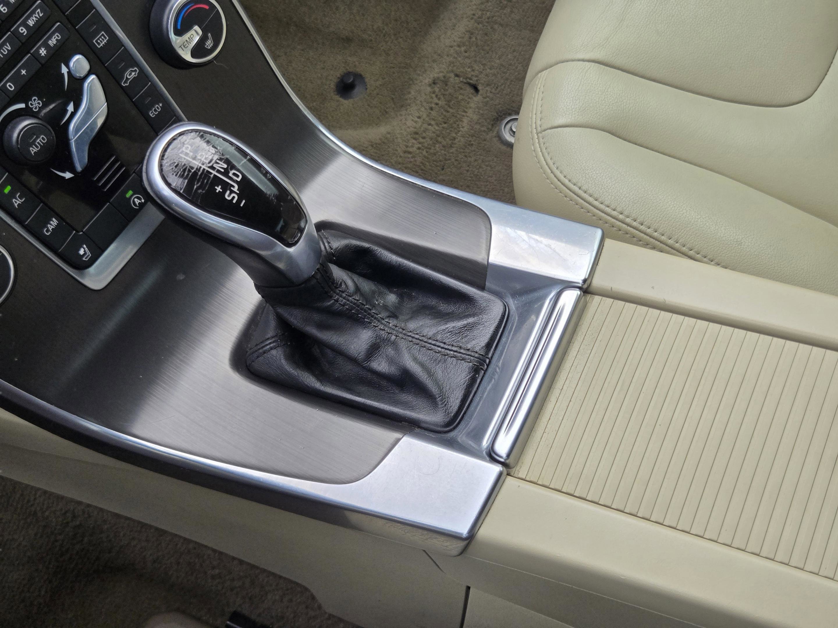 Used 2015 Volvo S60 T5 Platinum image 16