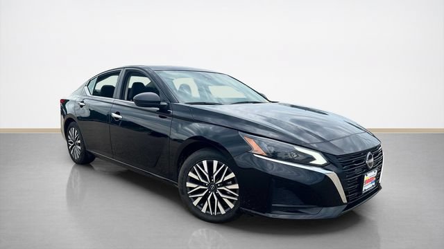 Used 2024 Nissan Altima 2.5 SV