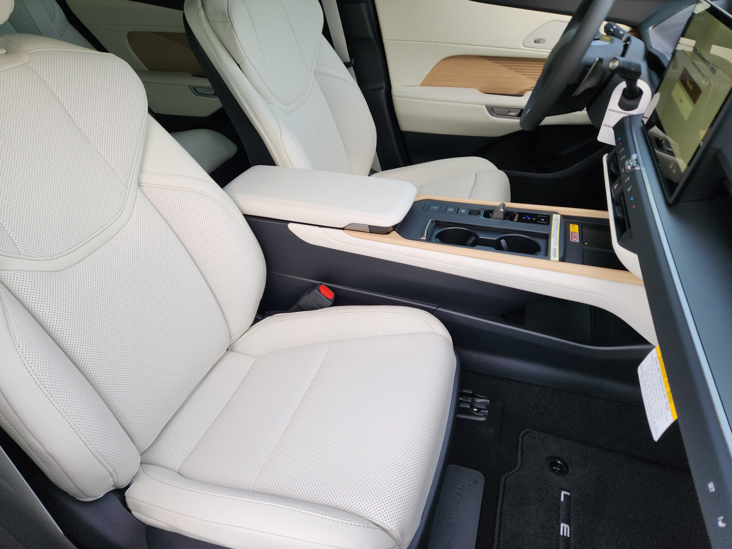 New 2026 Lexus ES 350e FWD image 9