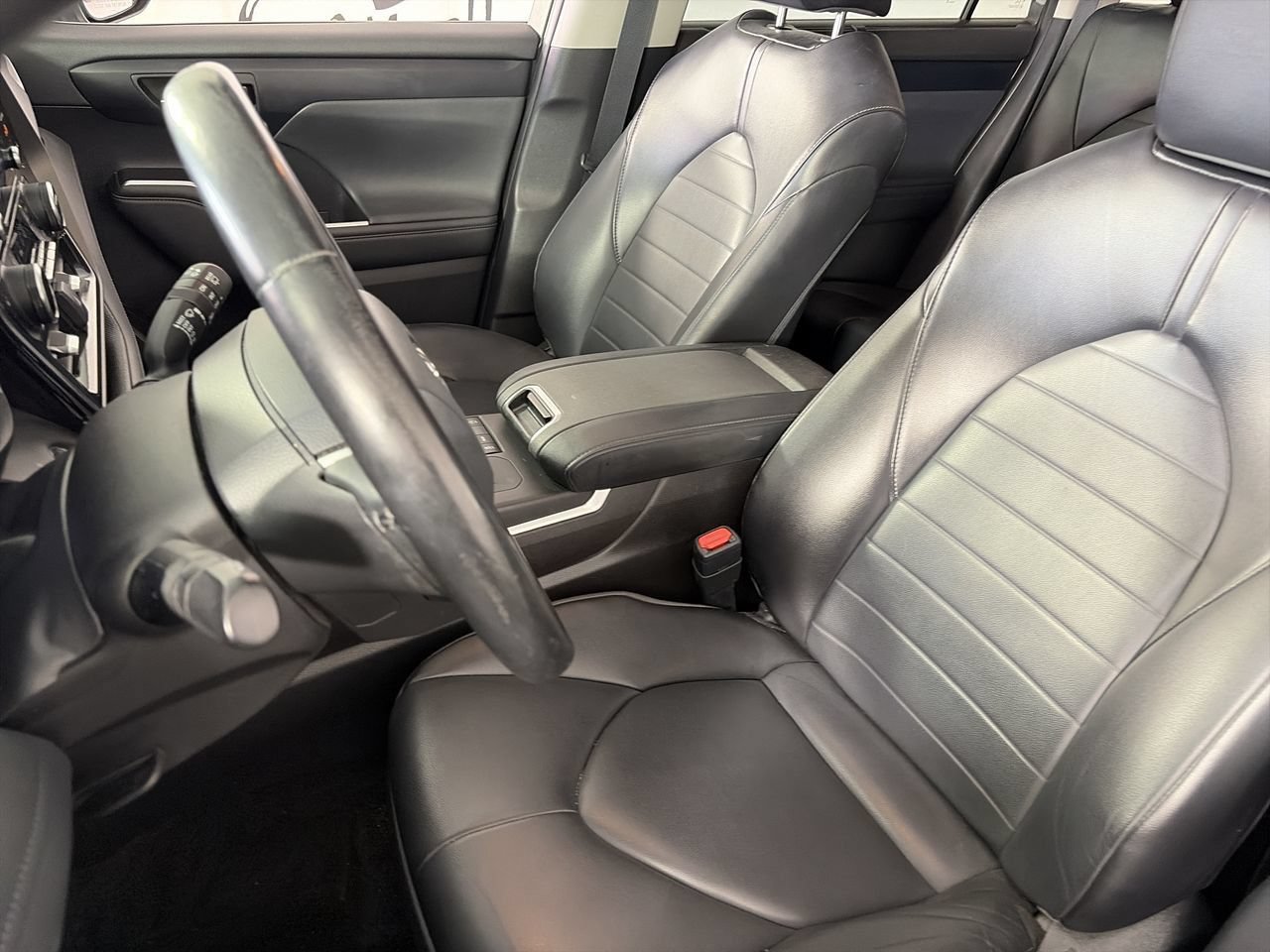 Used 2022 Toyota Highlander XLE FWD image 20