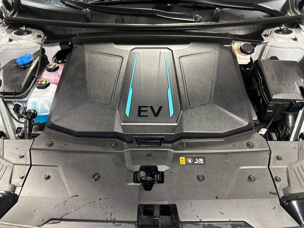 Used 2024 Hyundai Ioniq 5 Limited image 25