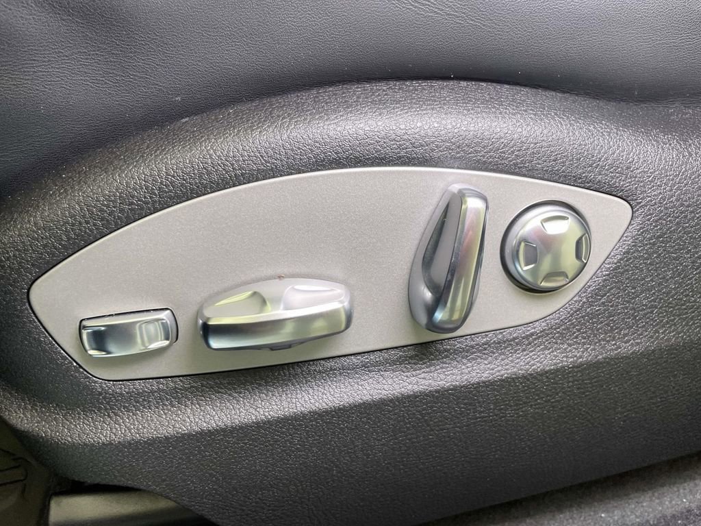 New 2025 Porsche Macan image 17