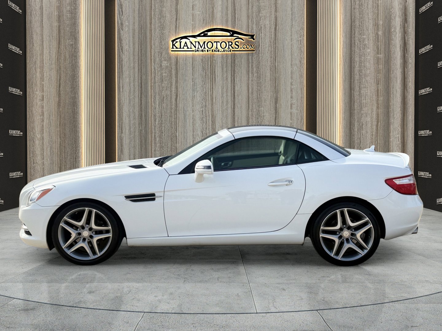 Used 2015 Mercedes-Benz SLK 250 w/ Premium Package image 4