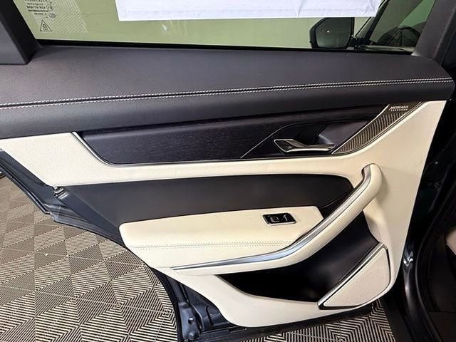Certified 2026 Jaguar F-PACE R-Dynamic S AWD/4WD image 23