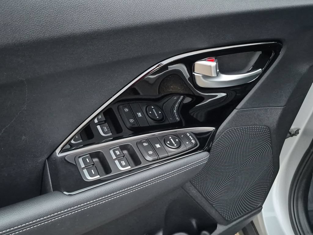 Used 2019 Kia Niro EX FWD image 12