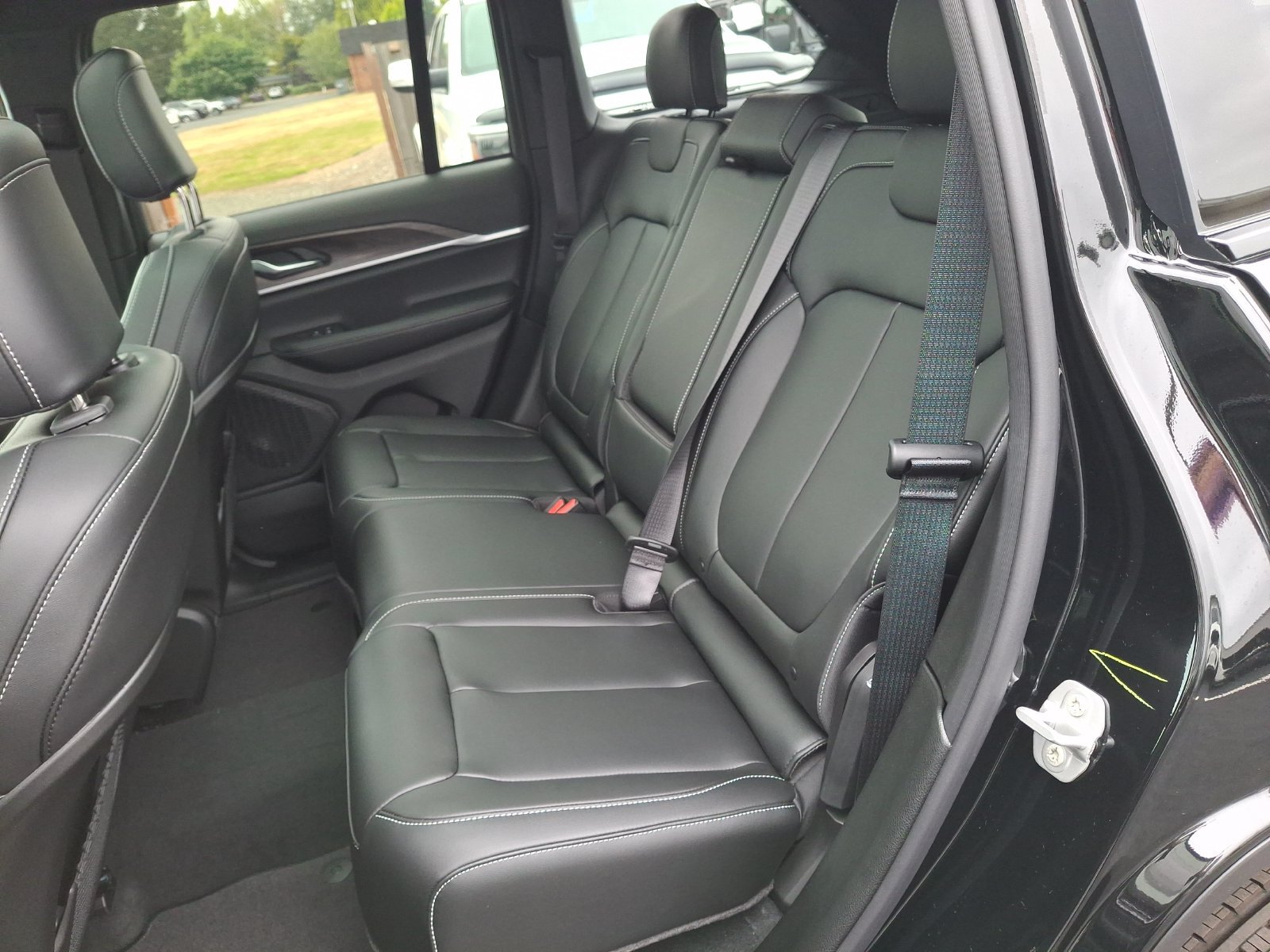 New 2026 Jeep Grand Cherokee Limited w/ Limited Altitude Package AWD/4WD image 17