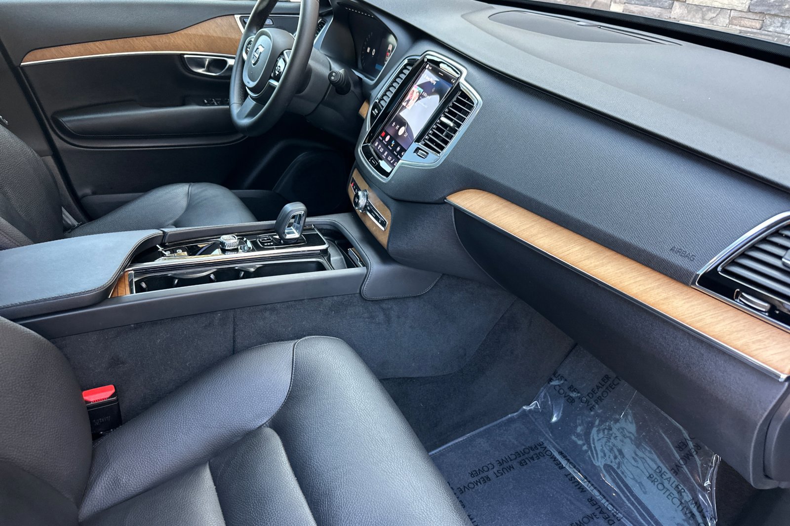 Certified 2023 Volvo XC90 B6 Plus image 18