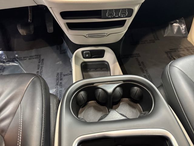 Used 2024 Chrysler Pacifica Touring-L FWD image 14