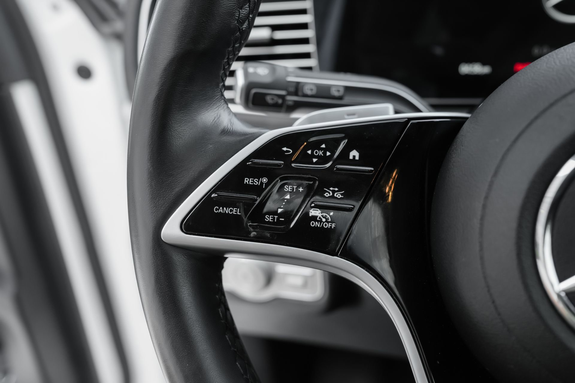 Used 2025 Mercedes-Benz GLE 350 4MATIC image 17