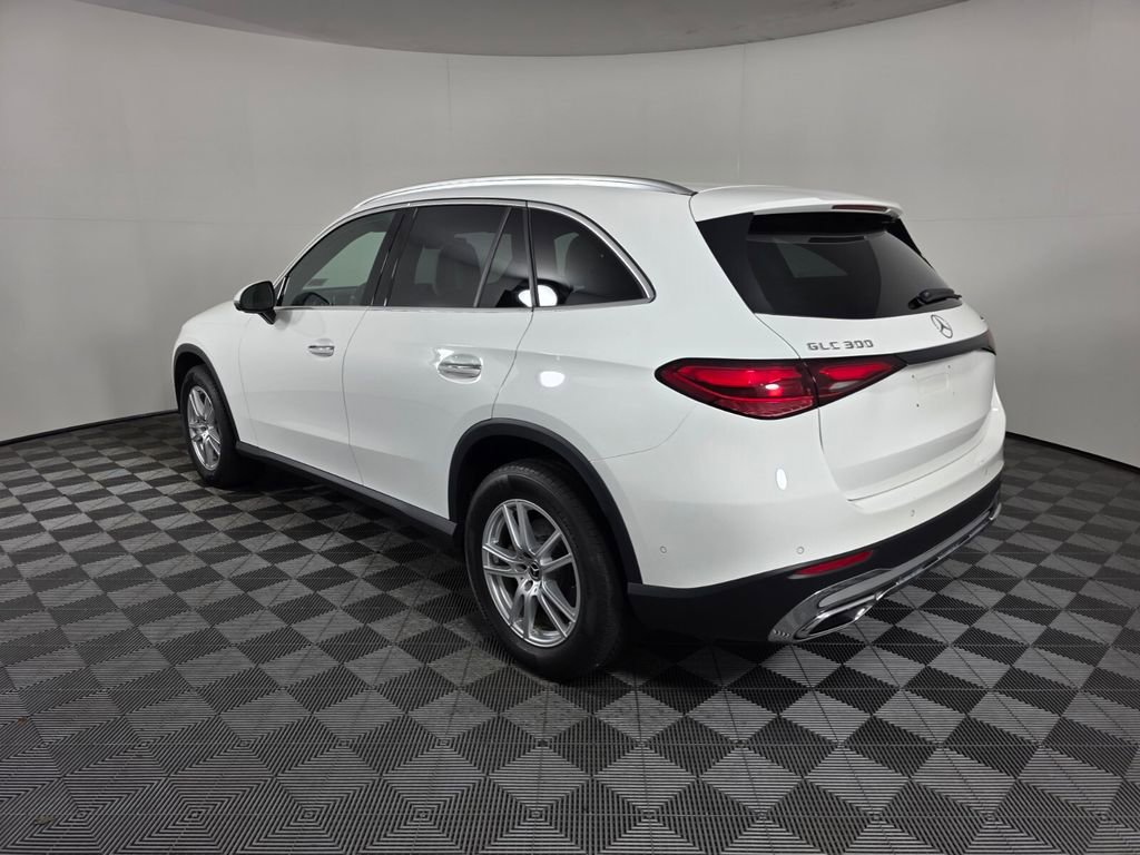 Used 2023 Mercedes-Benz GLC 300 4MATIC image 4