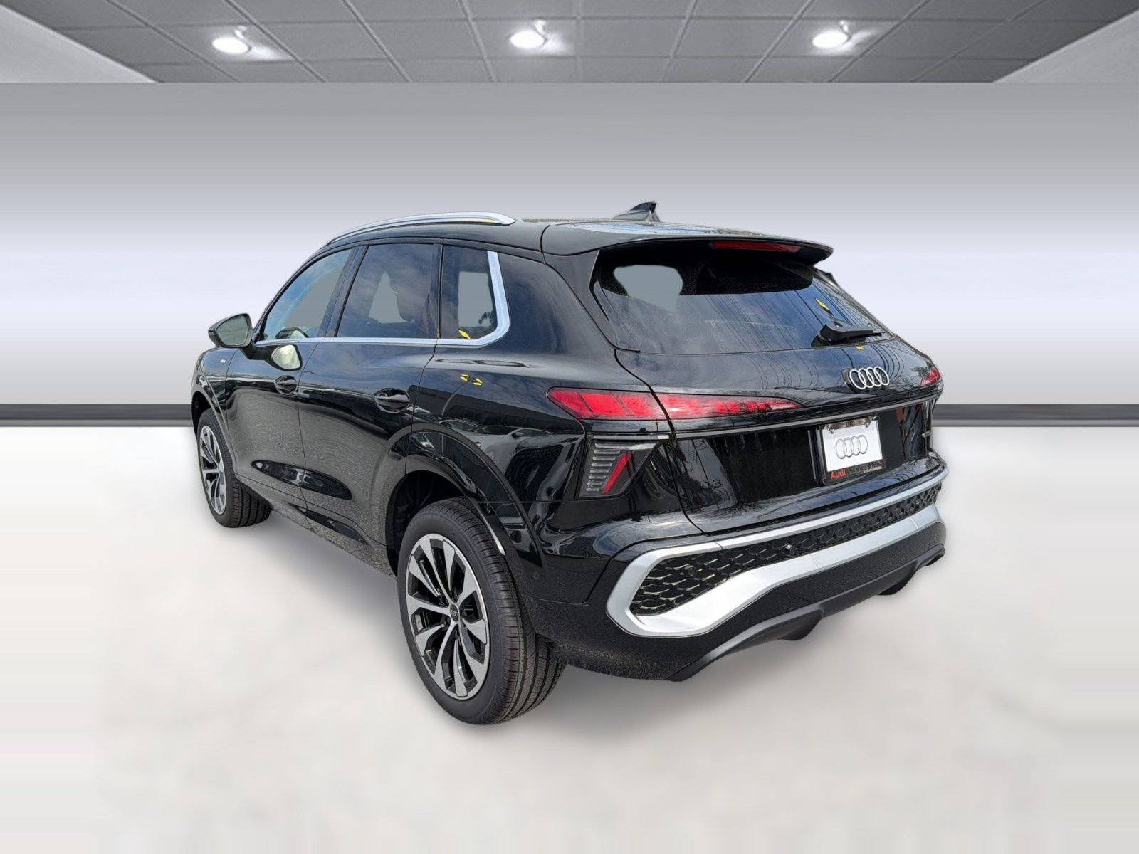 New 2026 Audi Q3 quattro 2.0T w/ Driver Assistance Package AWD/4WD image 3