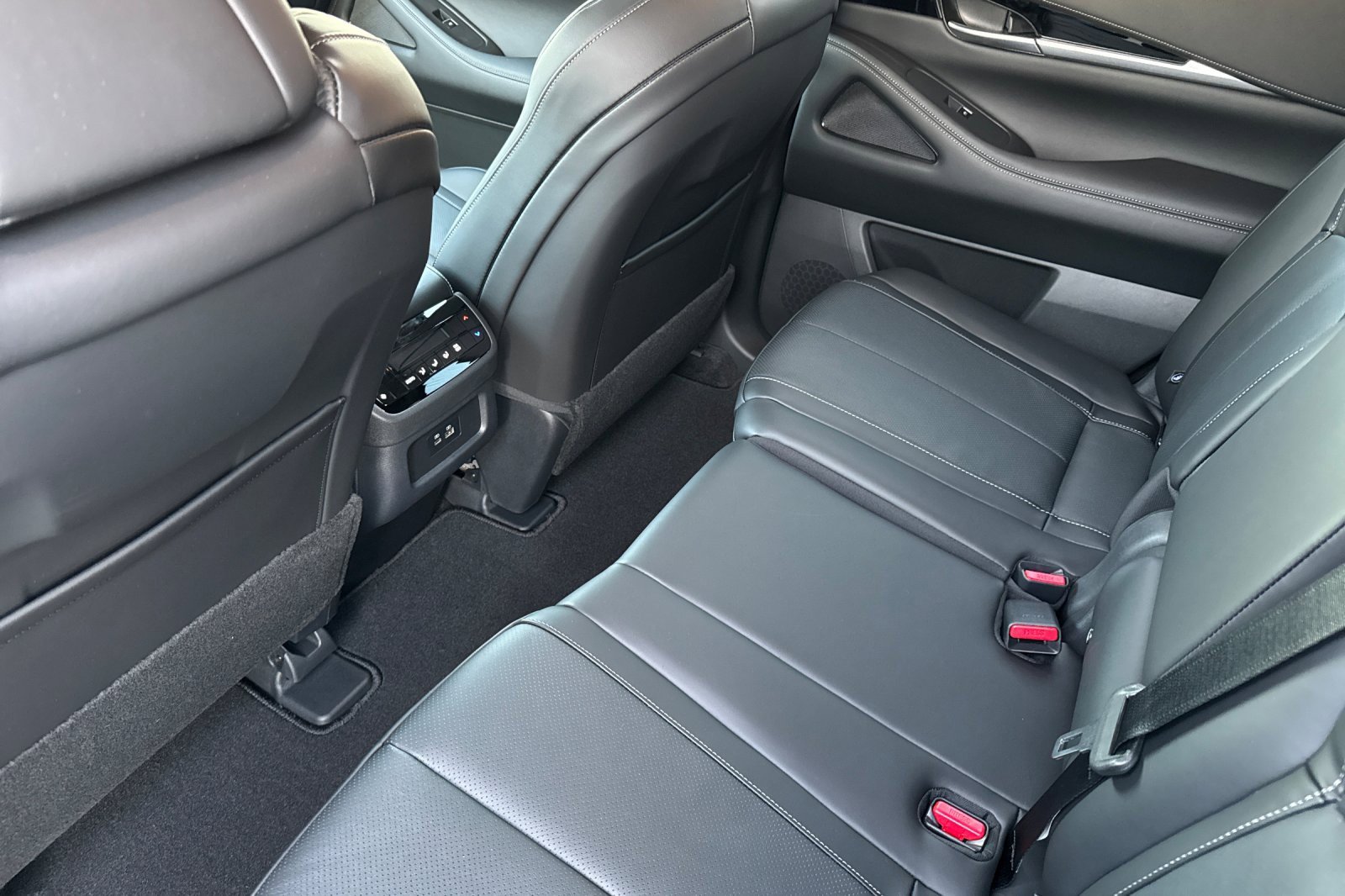 Certified 2025 INFINITI QX60 Pure image 12