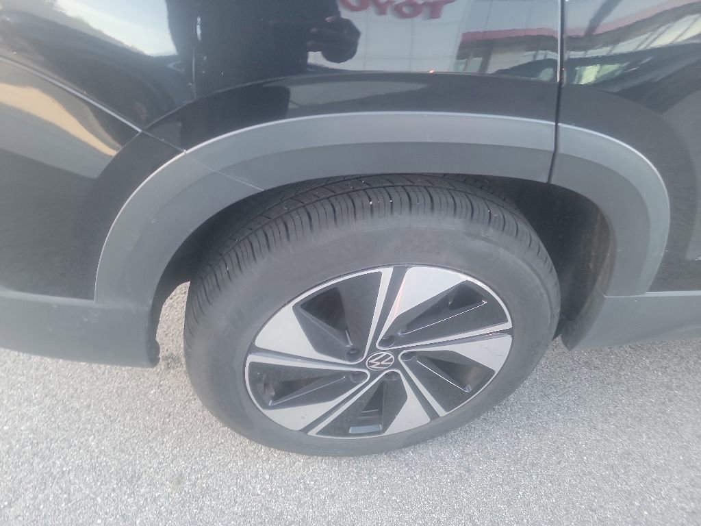 Used 2025 Volkswagen Taos SE AWD/4WD image 15