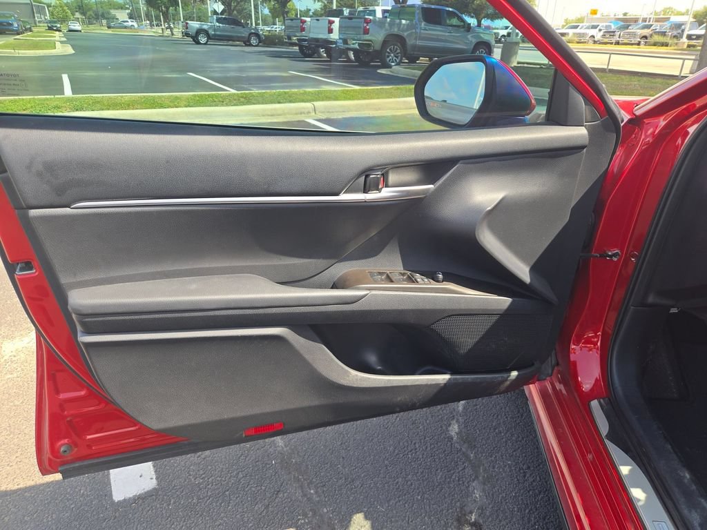 Used 2024 Toyota Camry SE FWD image 7
