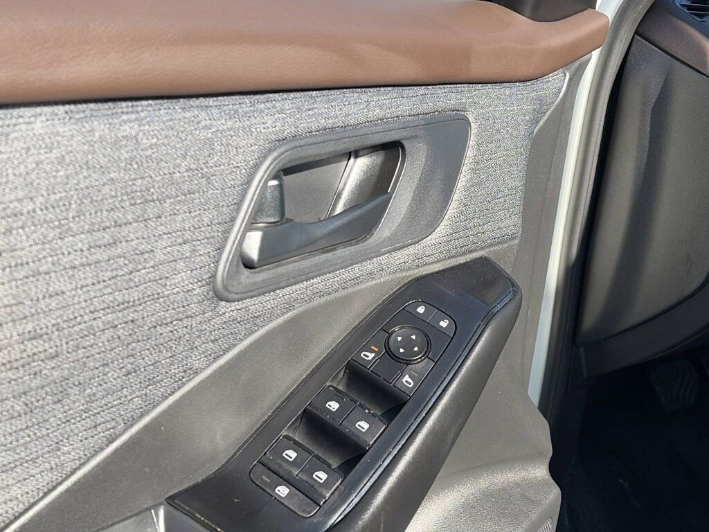 Used 2023 Nissan Rogue S image 24