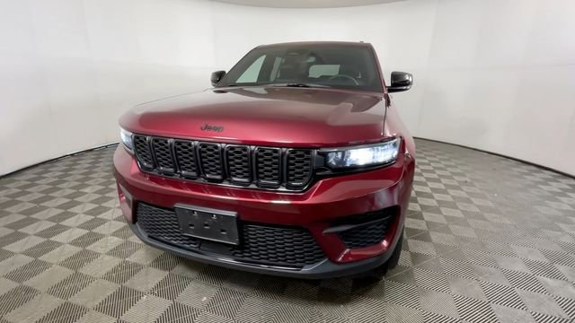 Used 2023 Jeep Grand Cherokee Altitude AWD/4WD image 12