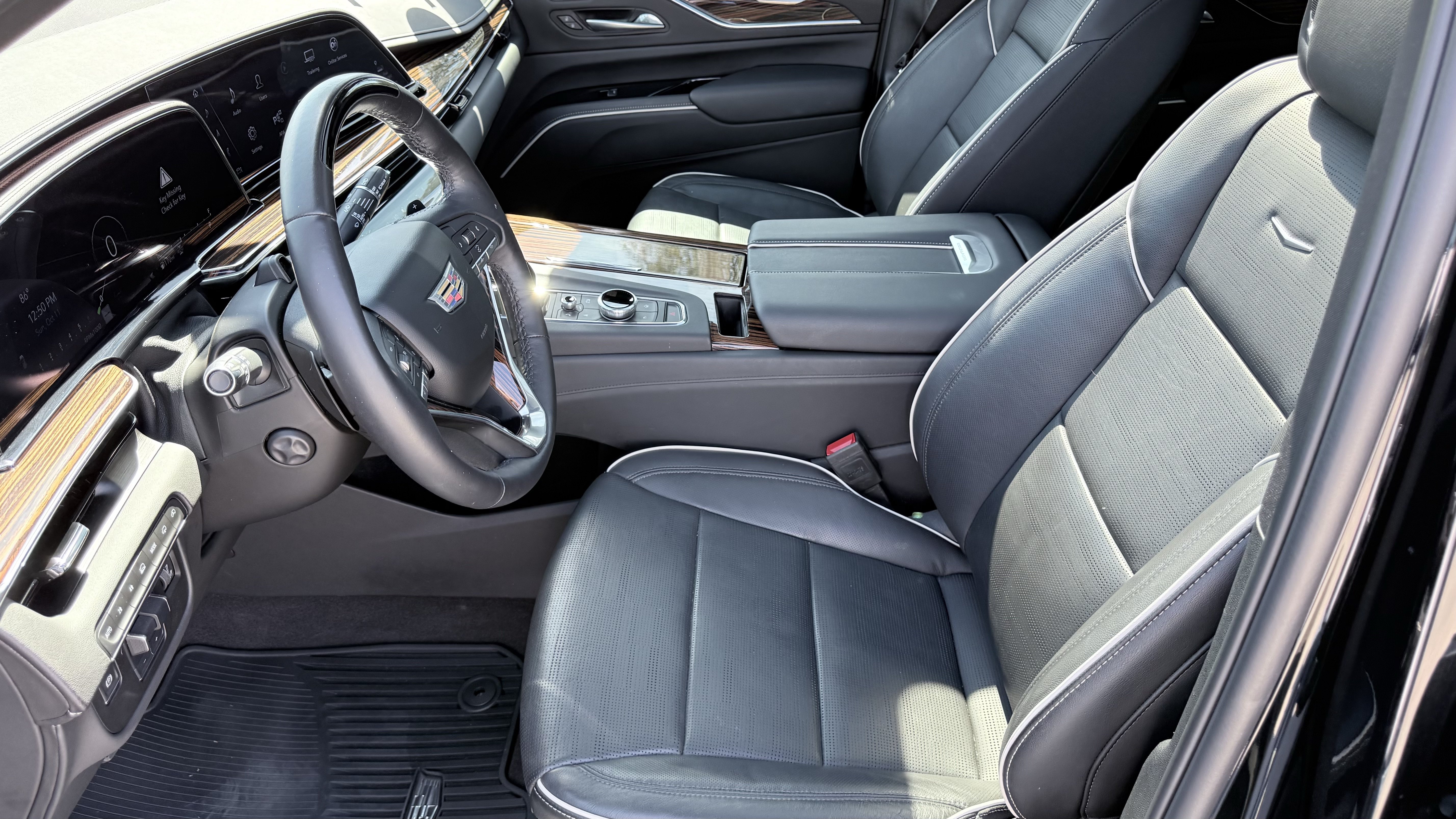 Used 2024 Cadillac Escalade Premium Luxury w/ Performance Package AWD/4WD image 38