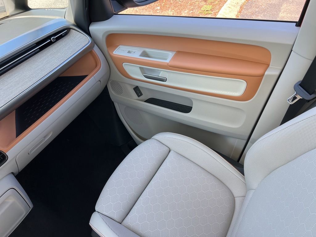 New 2025 Volkswagen ID. Buzz 1st Edition image 26