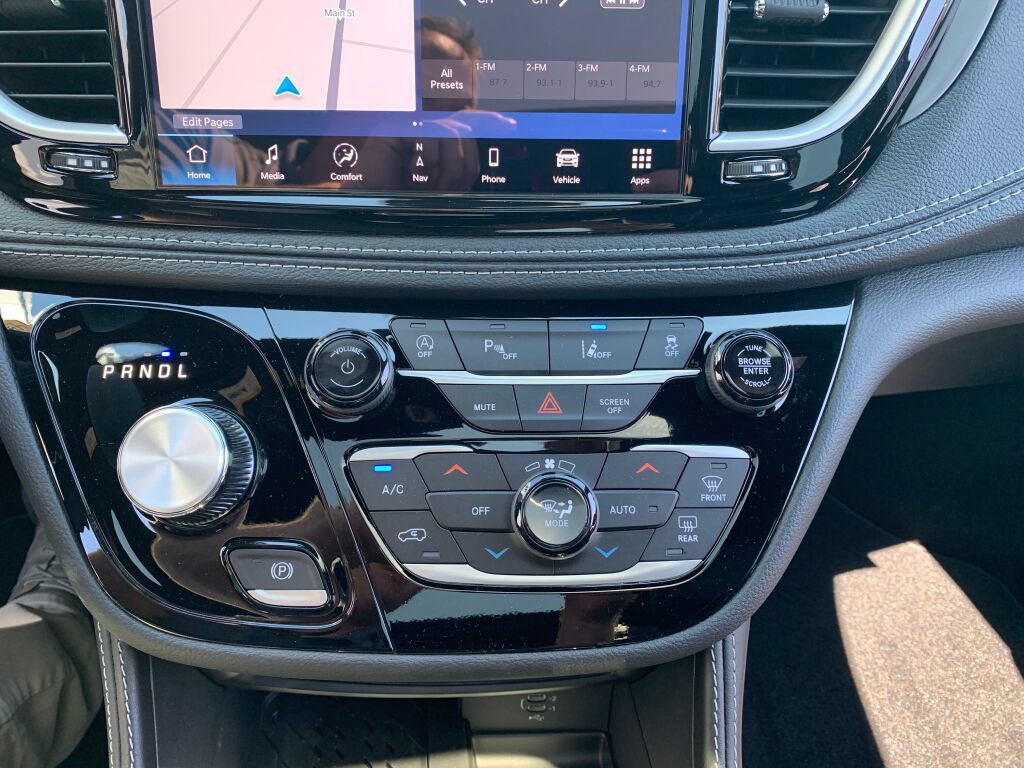 New 2027 Chrysler Pacifica Limited AWD/4WD image 19
