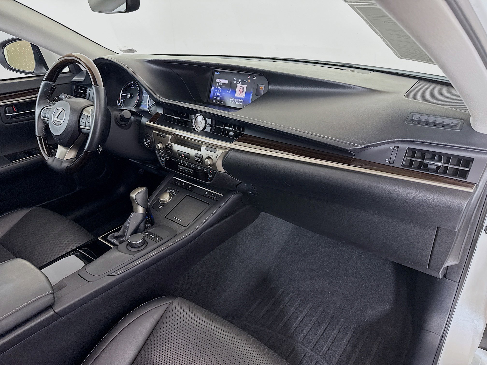 Used 2016 Lexus ES 350 w/ Premium Package w/Wood Trim image 27