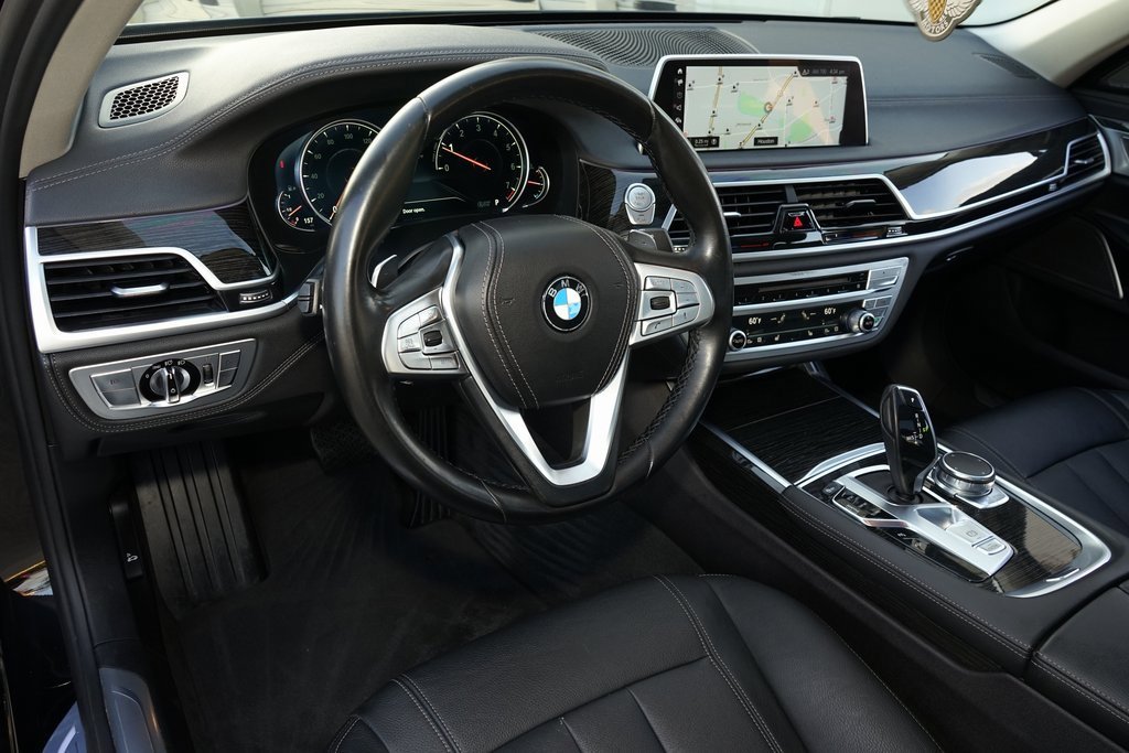Used 2018 BMW 740i image 2