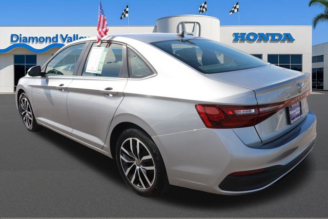 Used 2025 Volkswagen Jetta SE image 4