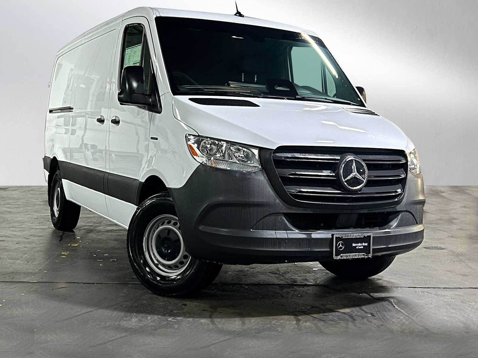 New 2025 Mercedes-Benz eSprinter 144 Cargo image 1