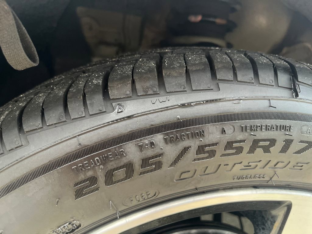 Used 2020 Nissan Kicks SR image 27