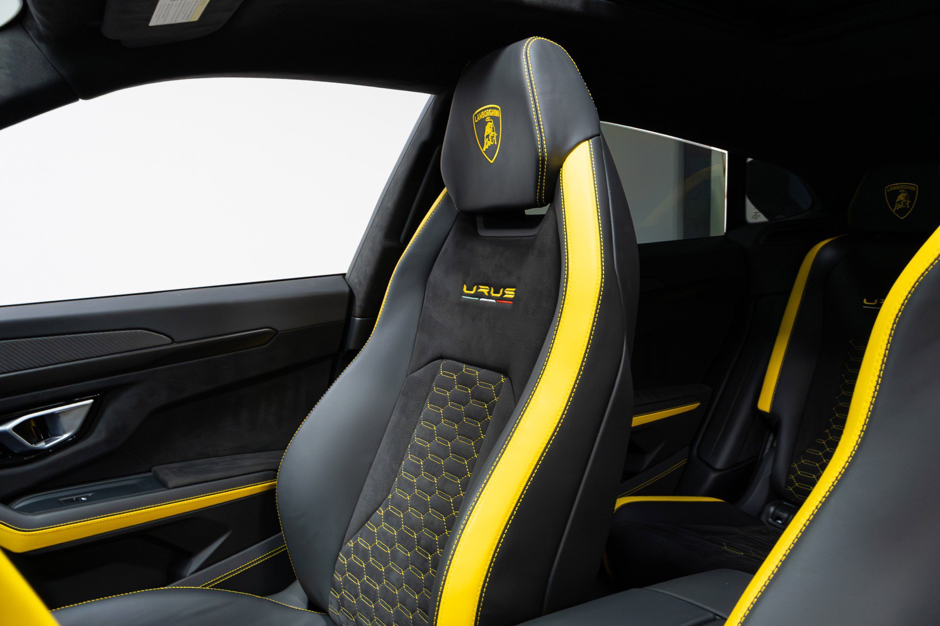Used 2022 Lamborghini Urus image 15