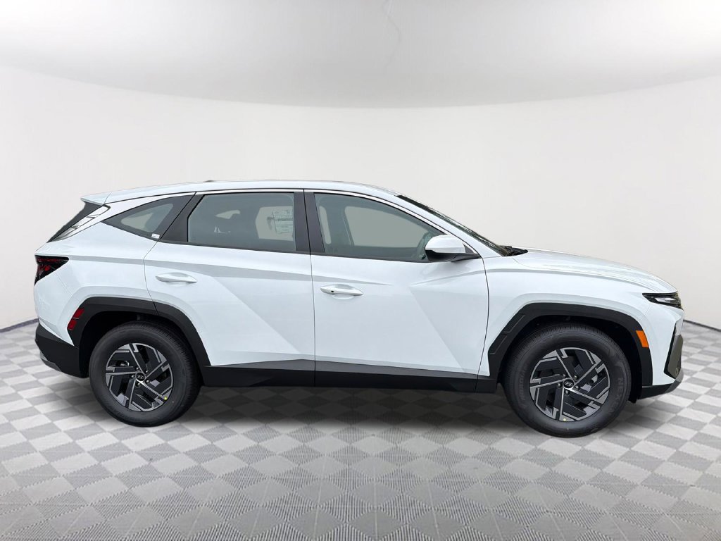 New 2026 Hyundai Tucson Blue SE FWD image 4