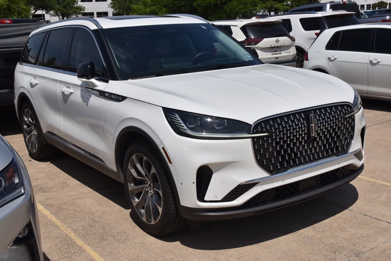 Certified 2025 Lincoln Aviator Reserve w/ Illumination Package RWD image 4