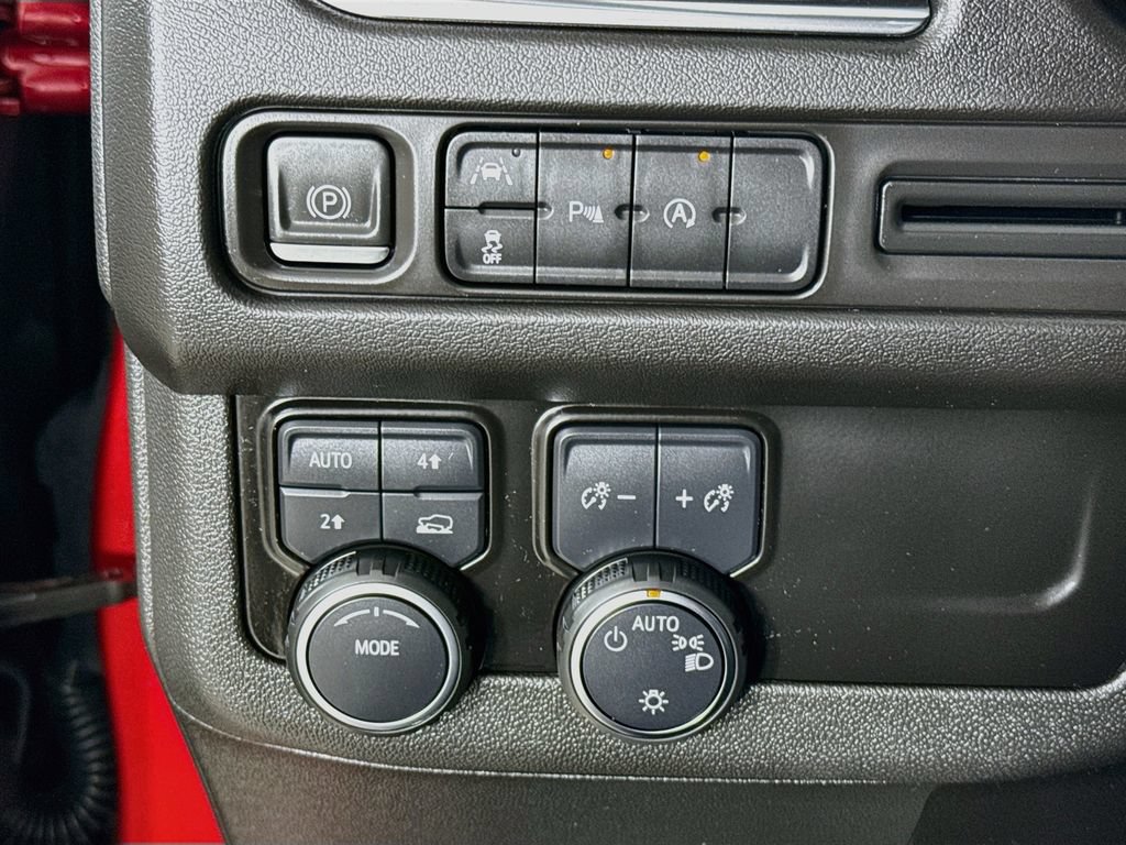 Used 2023 Chevrolet Tahoe RST AWD/4WD image 12