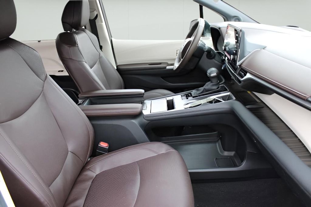 Certified 2024 Toyota Sienna Platinum image 23