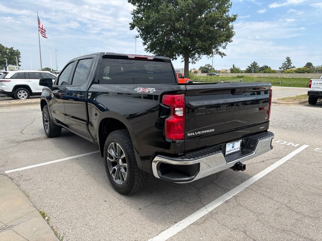 Used 2025 Chevrolet Silverado 1500 LT AWD/4WD image 5