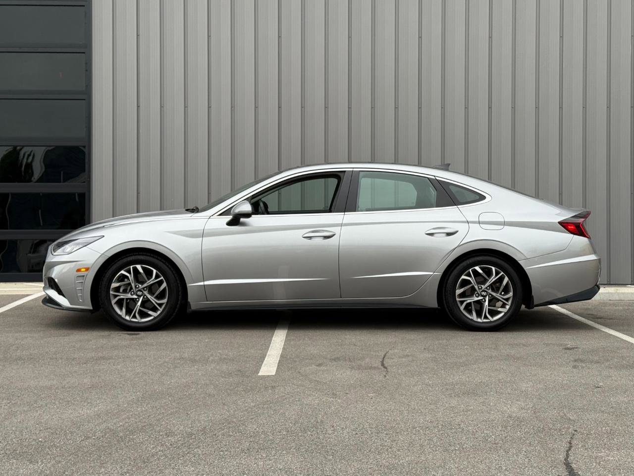 Used 2021 Hyundai Sonata SEL w/ Convenience Package FWD image 2