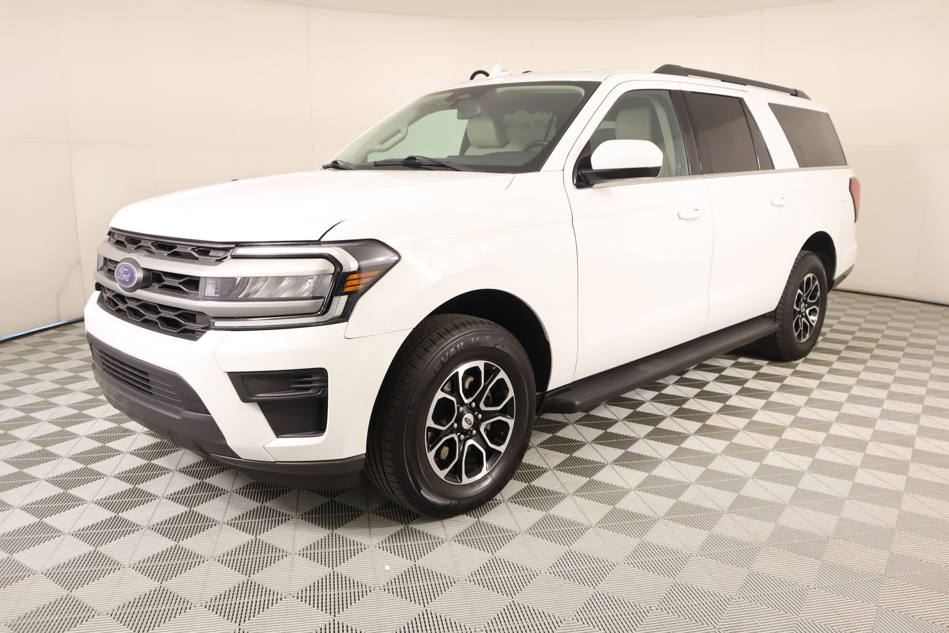 Used 2024 Ford Expedition Max XLT image 11