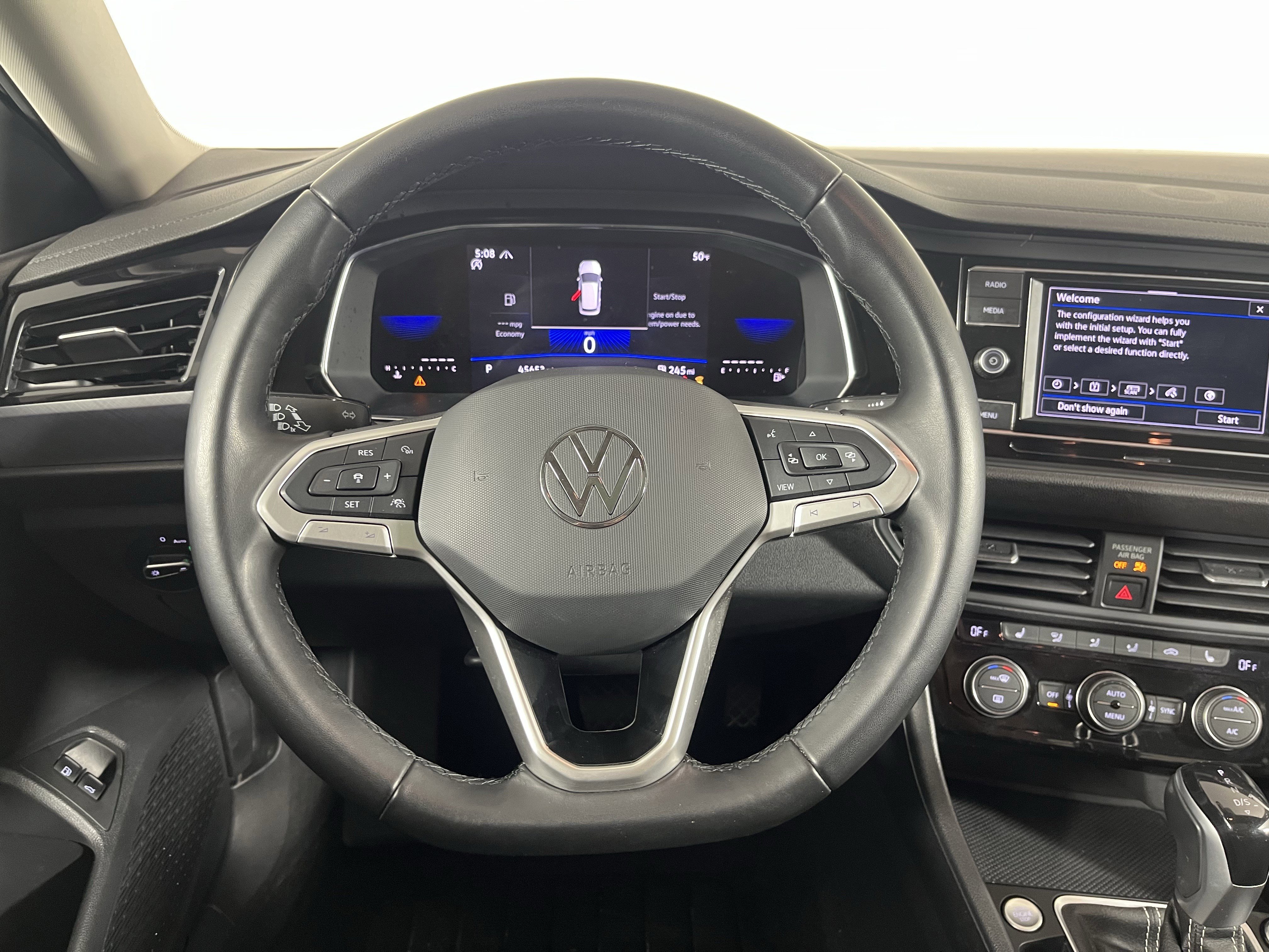 Certified 2023 Volkswagen Jetta SE w/ Panoramic Sunroof Package image 12