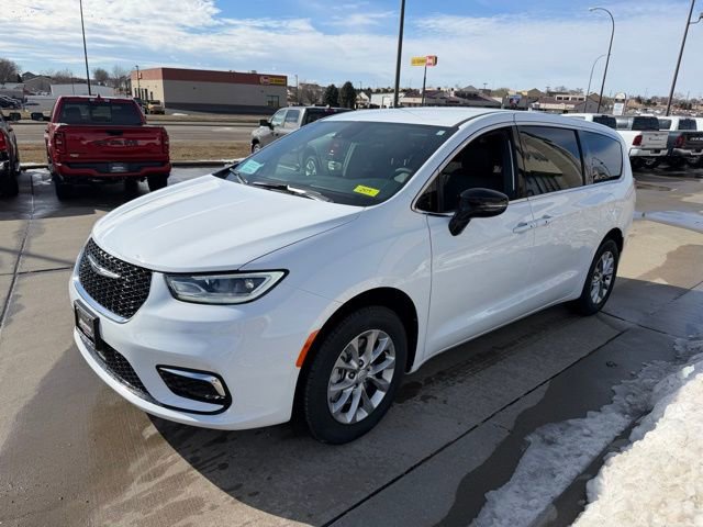 New 2026 Chrysler Pacifica Select AWD/4WD image 3