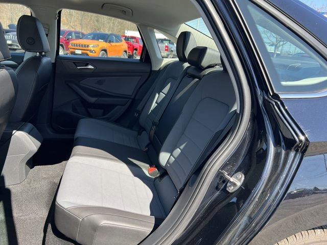 Used 2025 Volkswagen Jetta SE image 17