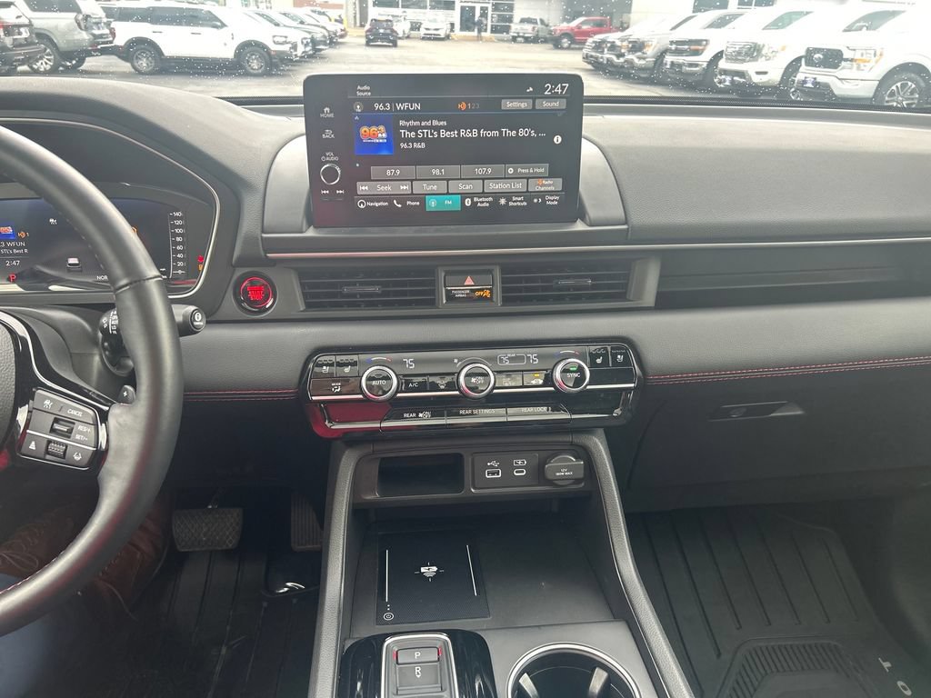 Used 2025 Honda Pilot Black Edition image 22