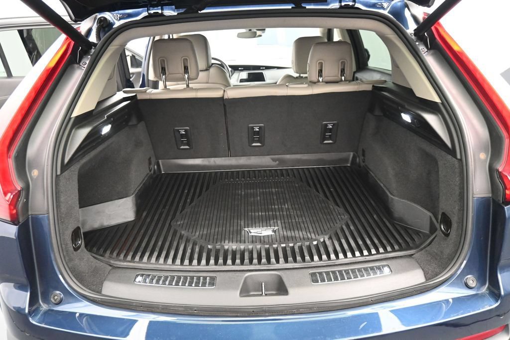 Used 2021 Cadillac XT4 Premium Luxury AWD/4WD image 21